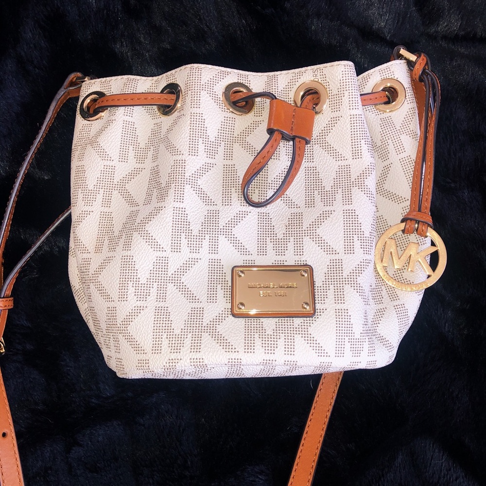 SOLD ! Micheal Kors crossbody bucket bag